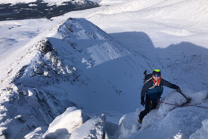 private-guided-winter-mountaineering-experience-in-the-cairngorms
