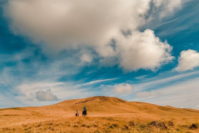 private-horseback-riding-on-easter-island