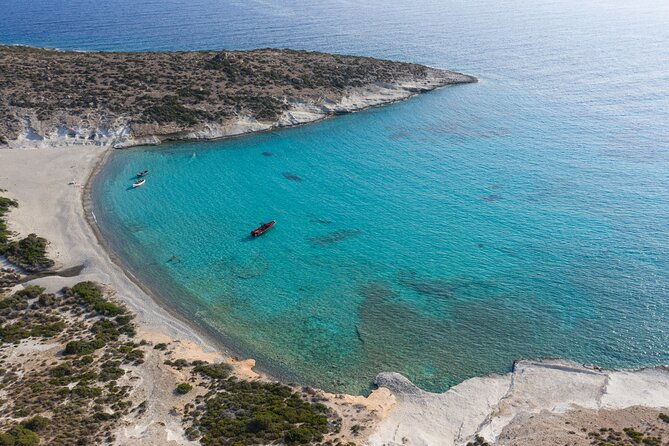 private-luxury-boat-tour-to-kimolos-poliegos