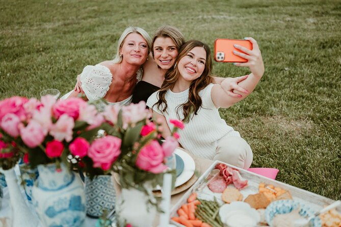 private-luxury-picnic-in-memphis-mississippi-river