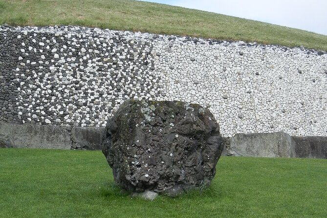 private-luxury-tour-of-newgrange-and-the-hill-of-tara-2