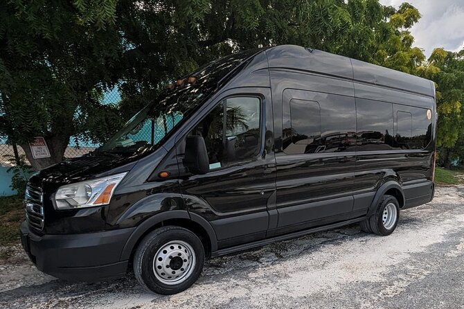 private-luxury-transfer-to-from-airport-turks-and-caicos
