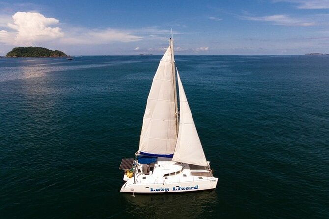private-morning-catamaran-in-playa-flamingo