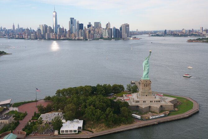 private-new-york-city-helicopter-tour-for-2-6-from-westchester-2