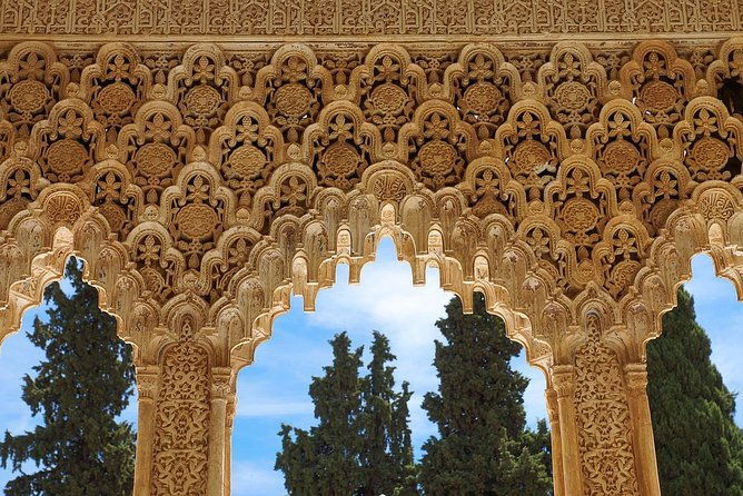 private-official-tour-guide-for-visit-to-alhambra-in-granada-from-cordoba-hotel