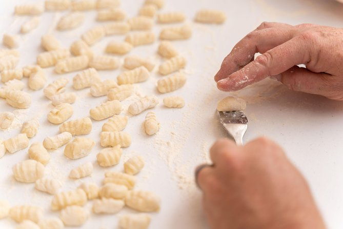private-pasta-tiramisu-class-at-a-cesarinas-home-with-tasting-in-pescara