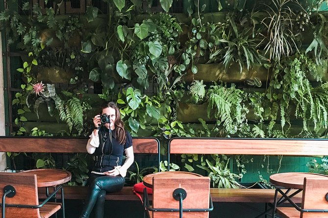 private-photo-walk-in-los-angeles-with-personal-photographer-and-color-stylist