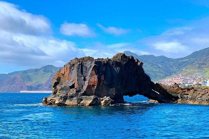 private-ponta-sao-lourenco-walk-and-boat-return