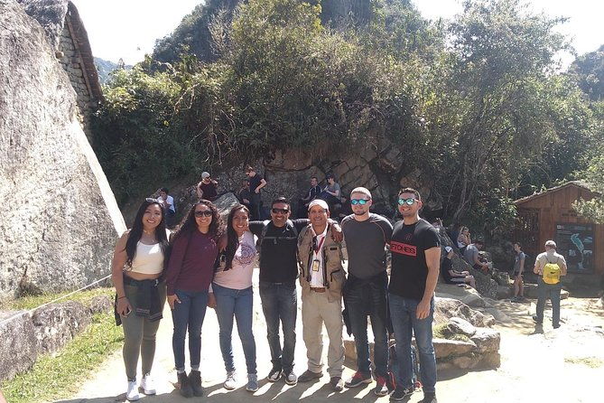 private-professional-guide-in-machupicchu-from-aguas-calientes