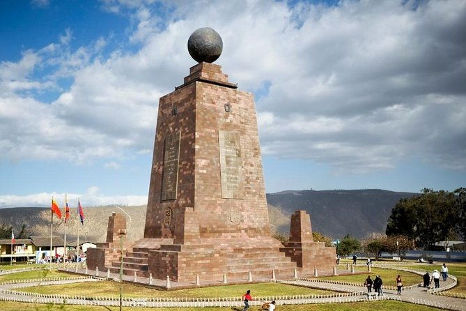 private-quito-city-tour-and-middle-of-the-world-full-day