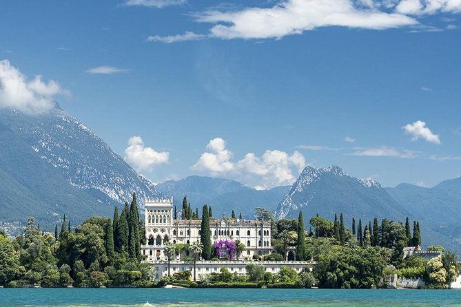 private-romantic-motorboat-tour-from-sirmione