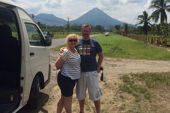 private-roundtrip-shuttle-from-san-jose-airport-to-la-fortuna-arenal
