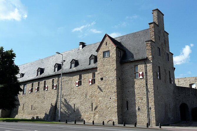 private-scavenger-hunt-around-broich-castle-in-mulheim-an-der-ruhr