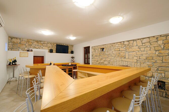 private-sparkling-wine-tasting-in-istria