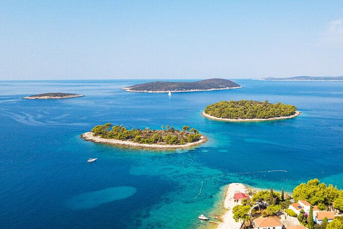 private-speedboat-tour-from-trogir-and-split-all-around-island-solta