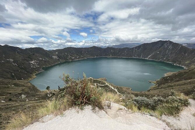 private-tour-at-cotopaxi-and-quilotoa-one-day-include-paint-class
