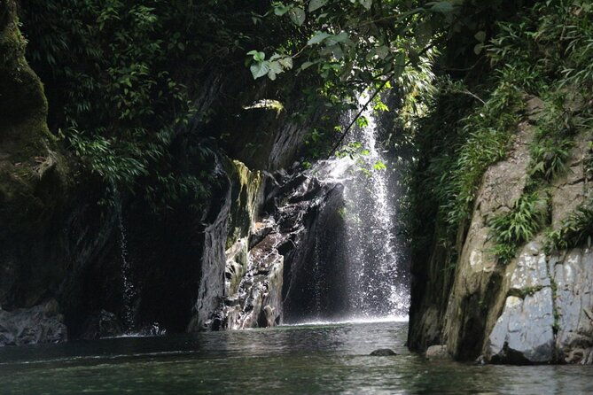 private-tour-hiking-to-the-crystalline-melcocho-river-from-medellin