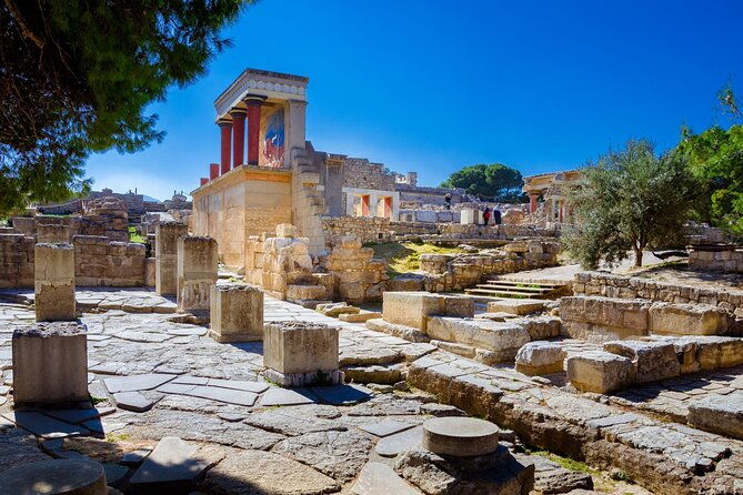 private-tour-knossos-palace-archaeological-museum-heraklion-town-2