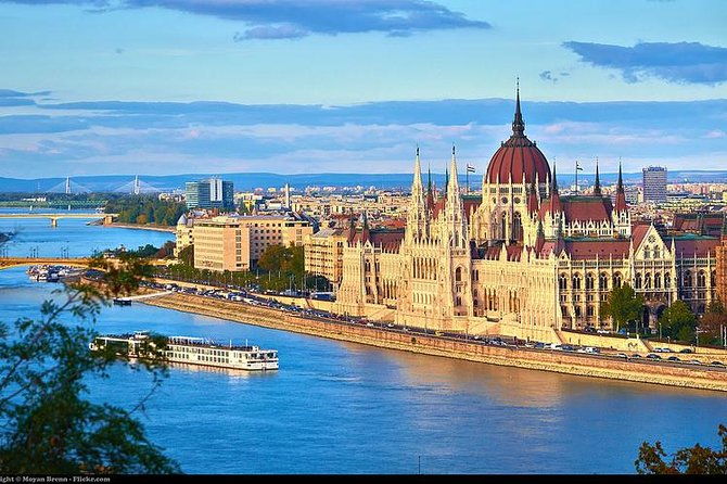 private-tour-of-budapest-with-transfer-from-vienna-local-guide