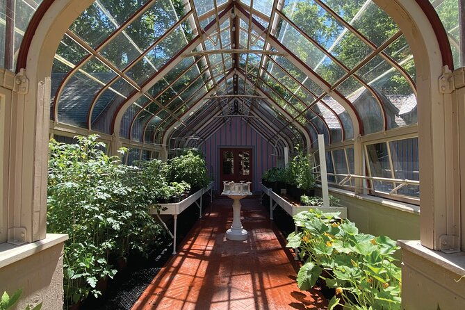 private-tour-of-the-armour-stiner-octagon-house-in-new-york-2