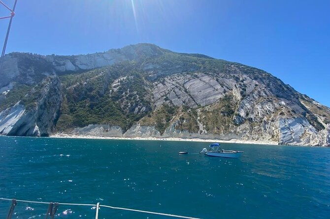 private-tour-of-the-conero-riviera-on-a-sailing-boat