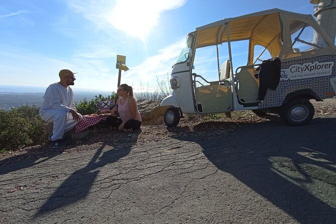 private-tour-throughout-faro-in-a-tuktuk