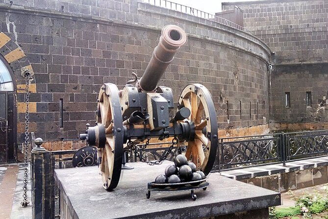private-tour-to-gyumri-dzitoghtsyan-museum-black-fortress