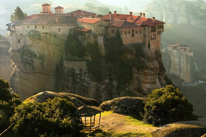 private-tour-to-meteora-rocks-from-volos