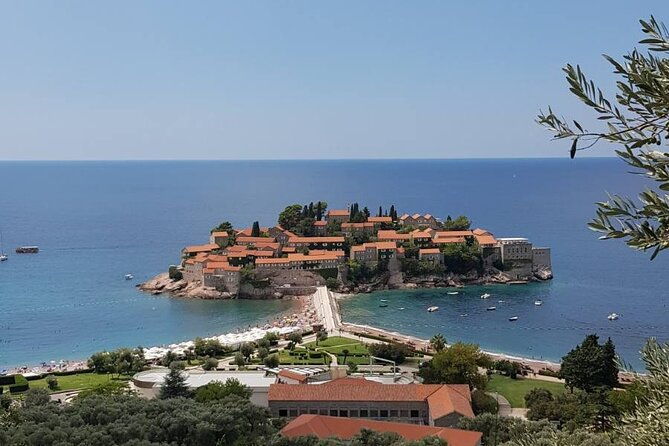 private-transfer-from-budva-to-podgorica-airport-and-city