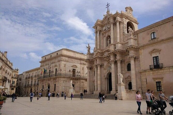 private-transfer-from-taormina-to-syracuse-with-tour-options