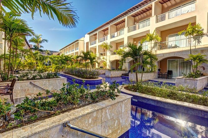 private-transfer-punta-cana-airport-to-from-hideaway-by-royalton