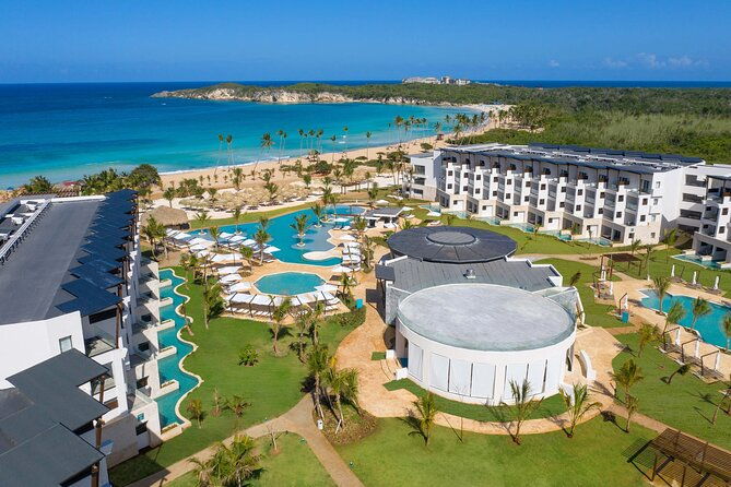 private-transfer-punta-cana-airport-to-or-from-dreams-macao