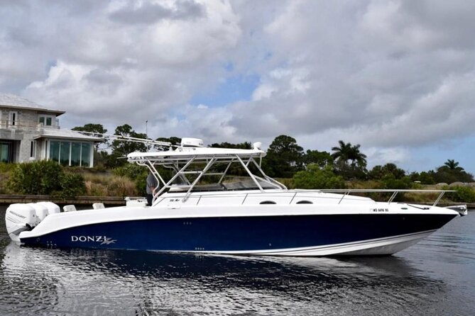 private-vip-party-on-a-yacht-with-drinks-and-snacks-in-punta-cana