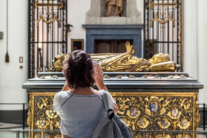 private-walking-tour-to-bruges-churches-history-art-and-interior