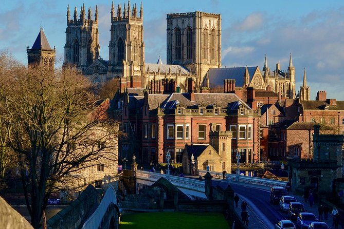 private-walking-tour-york-city-highlights-and-york-minster