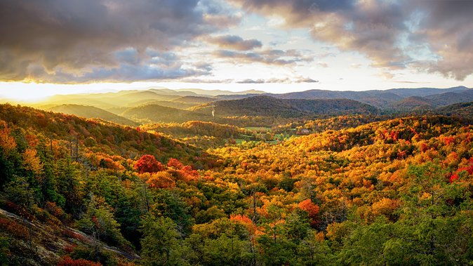private-waterfall-and-blue-ridge-parkway-tour-with-a-naturalist-2