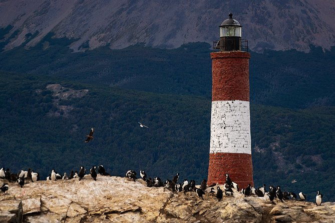 private-yacht-sailing-on-the-beagle-channel