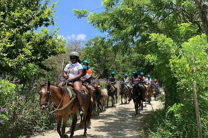 puerto-plata-sightseeing-horse-riding-amber-cove-taino-bay