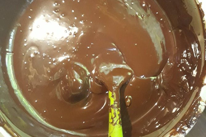 puerto-viejo-hands-on-chocolate-making-class-from-bean-to-bar-get-chocolatey