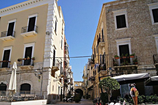 puglia-full-day-tour-bari-trulli-of-alberobello-castel-del-monte-and-sassi-of-matera