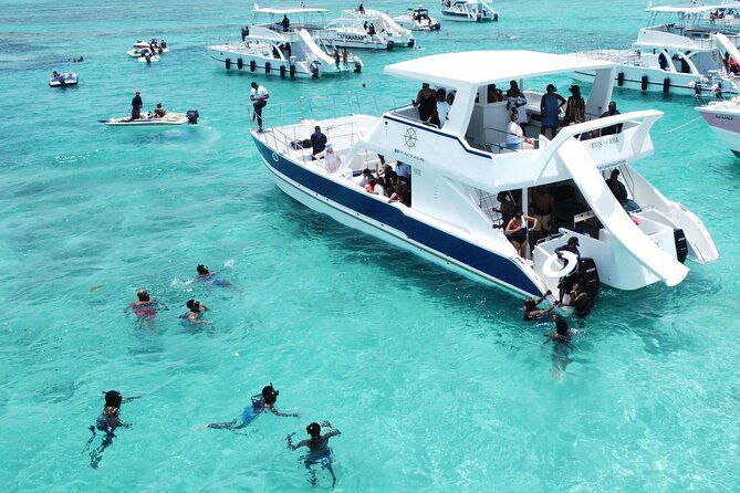 punta-cana-shared-luxury-party-boat-booze-cruise-and-snorkeling
