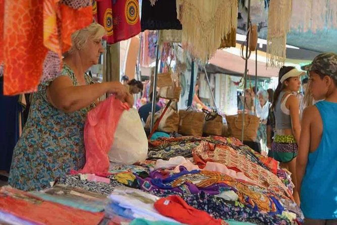 quarteira-market-town-bus-trip-from-albufeira