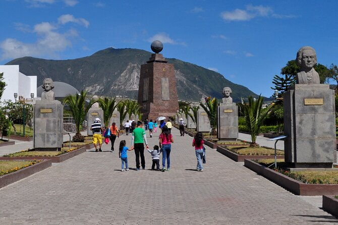 quito-half-day-tour-equator-line-and-pululahua-crater-all-entrances-included