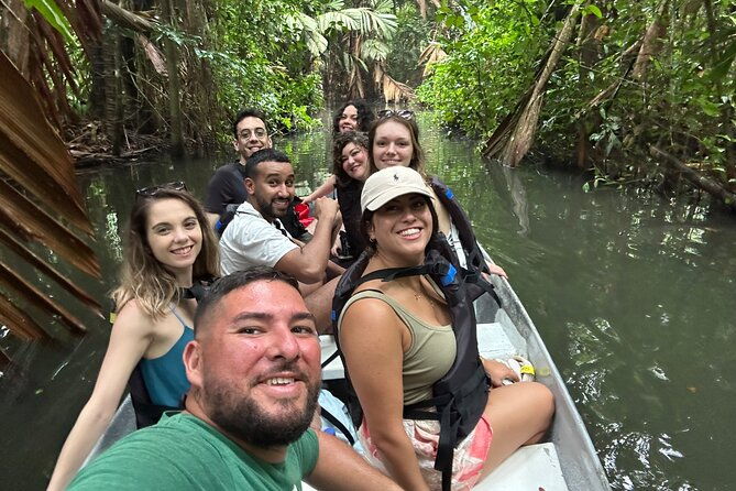 relaxing-canoe-tour-in-tortuguero