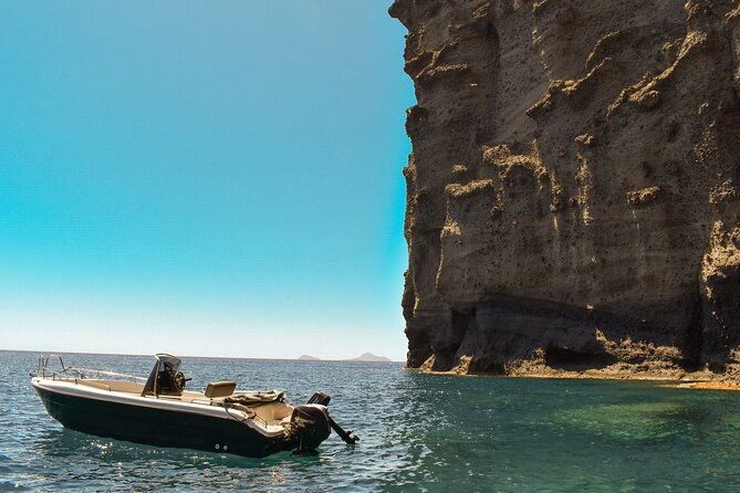 rent-a-boat-with-30-50hp-engine-in-santorini-without-a-license