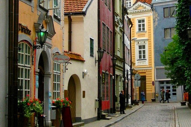 riga-old-town-c-market-art-nouveau-guided-walking-tour
