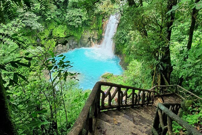 rio-celeste-waterfalls-volcano-and-sloths