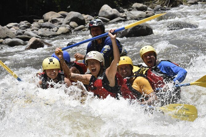 rio-sarapiqui-rafting-class-iii-afternoon-tour