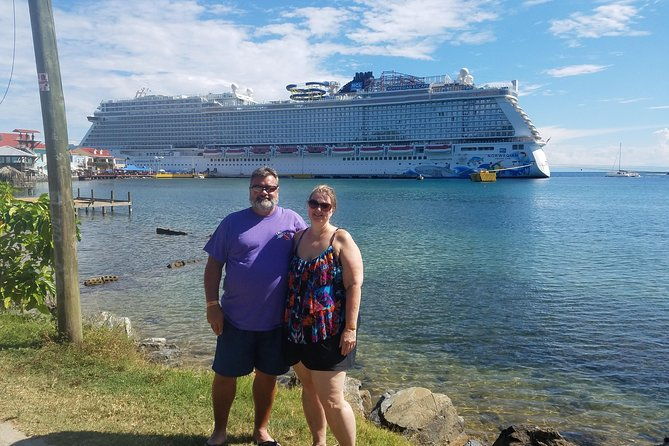 roatan-excursion-sloths-and-monkey-hang-out-chocolate-rum-c