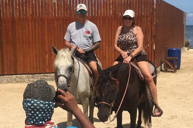 roatan-horseback-riding-and-private-beach-daypass-at-bredys-key